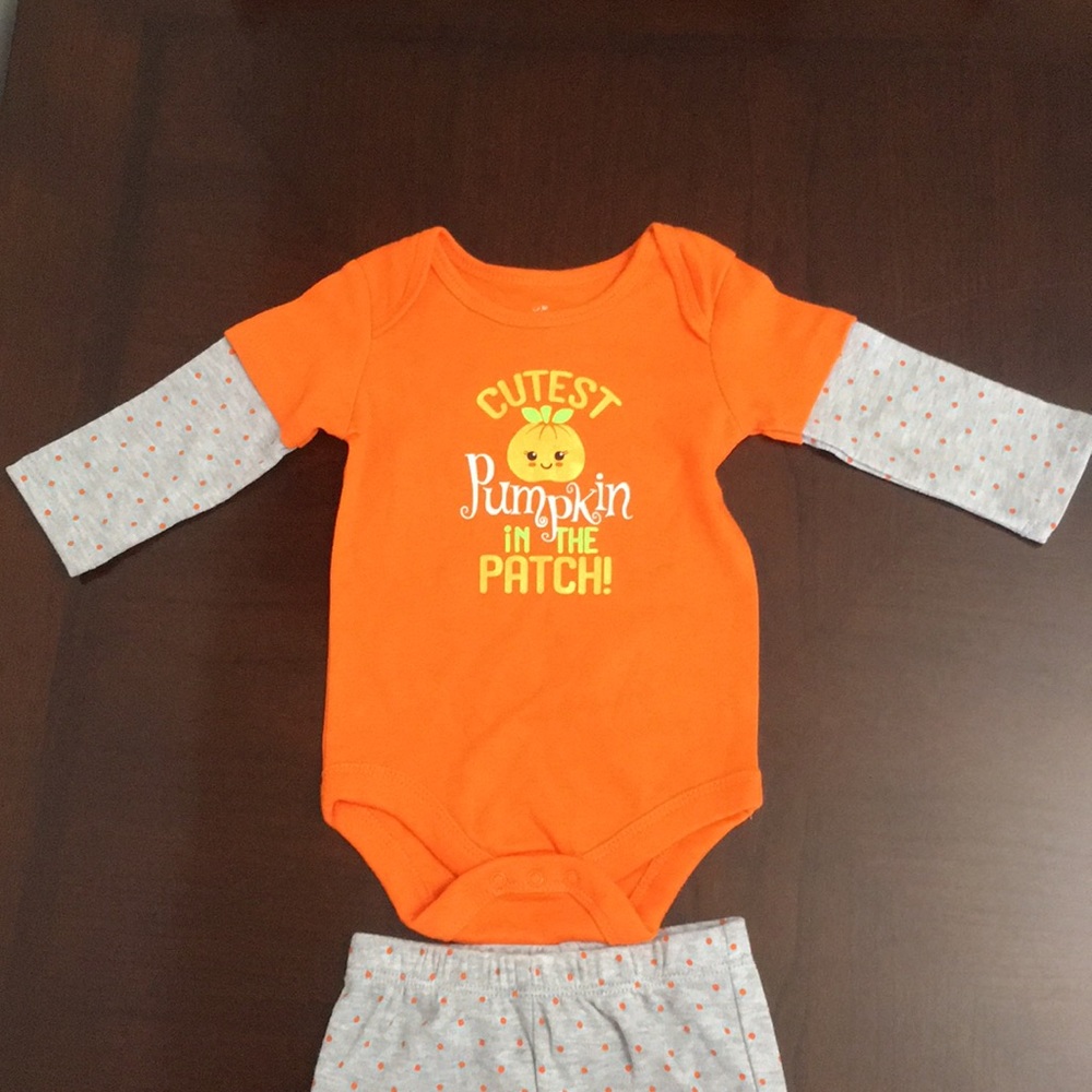👶NWOT Halloween bodysuit and pants bundle
